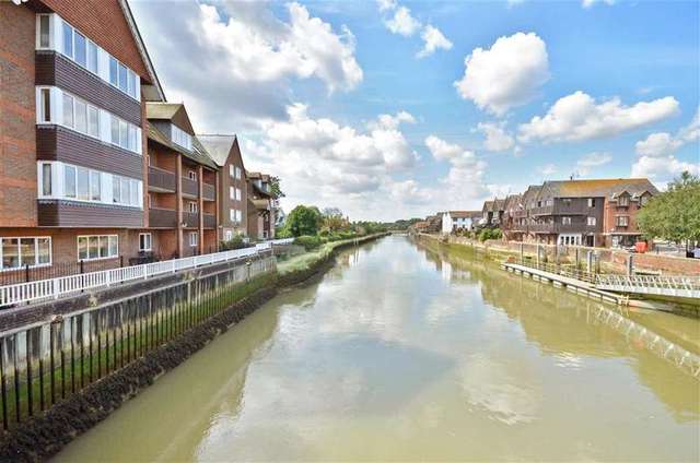 Image of 2 Bedroom Flat for sale at Arundel West Sussex Arundel, BN18 9NZ