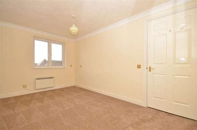  Image of 2 Bedroom Flat for sale at Arundel West Sussex Arundel, BN18 9NZ