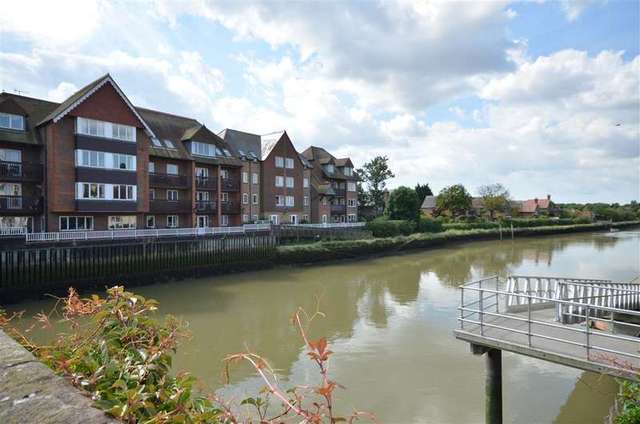  Image of 2 Bedroom Flat for sale at Arundel West Sussex Arundel, BN18 9NZ