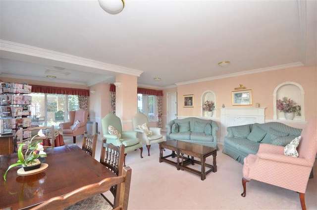  Image of 2 Bedroom Flat for sale at Arundel West Sussex Arundel, BN18 9NZ