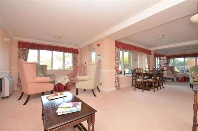  Image of 2 Bedroom Flat for sale at Arundel West Sussex Arundel, BN18 9NZ