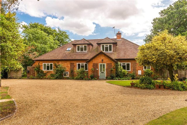  Image of 5 Bedroom Semi-Detached for sale at Chobham Road Ottershaw Ottershaw, KT16 0QD