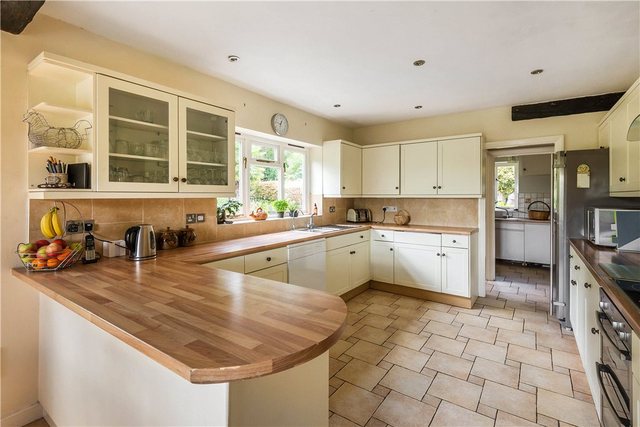  Image of 5 Bedroom Semi-Detached for sale at Chobham Road Ottershaw Ottershaw, KT16 0QD