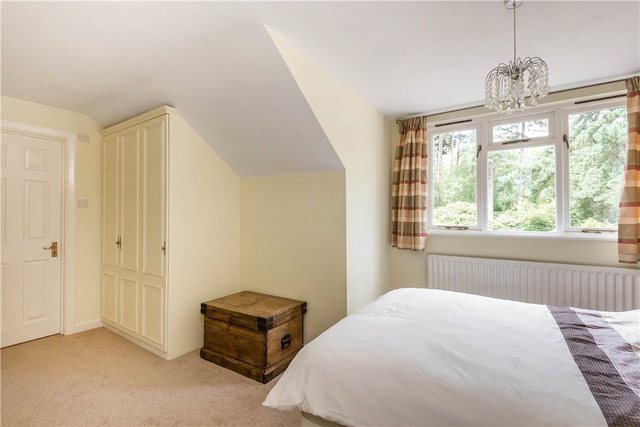  Image of 5 Bedroom Semi-Detached for sale at Chobham Road Ottershaw Ottershaw, KT16 0QD