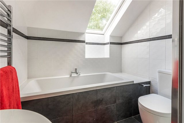  Image of 5 Bedroom Semi-Detached for sale at Chobham Road Ottershaw Ottershaw, KT16 0QD