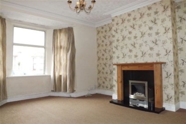  Image of 3 Bedroom Detached to rent at Plymouth, PL2 2DE