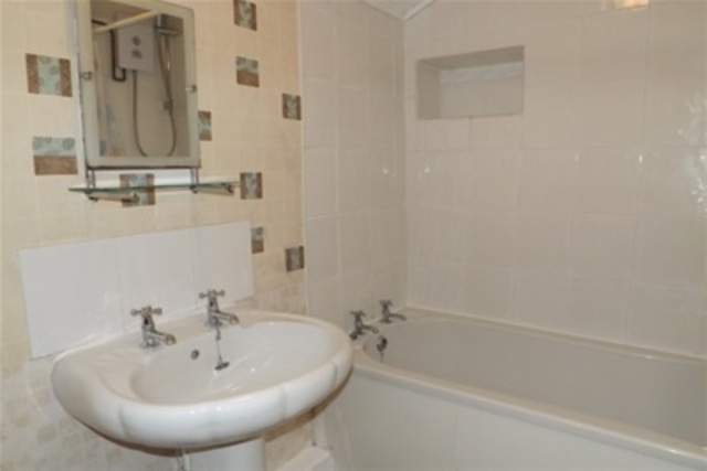  Image of 3 Bedroom Detached to rent at Plymouth, PL2 2DE