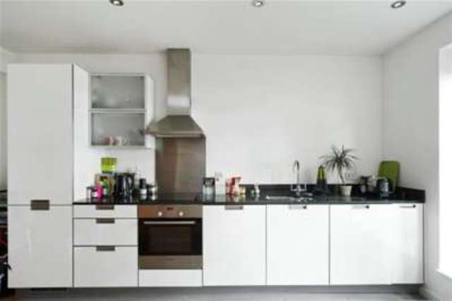  Image of 1 Bedroom Flat to rent at London, SW18 4BF