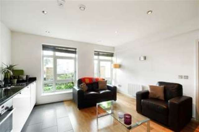  Image of 1 Bedroom Flat to rent at London, SW18 4BF