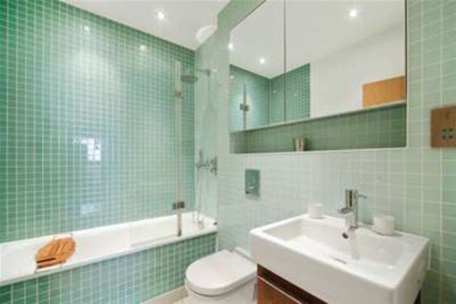  Image of 1 Bedroom Flat to rent at London, SW18 4BF