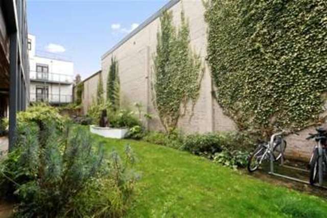  Image of 1 Bedroom Flat to rent at London, SW18 4BF