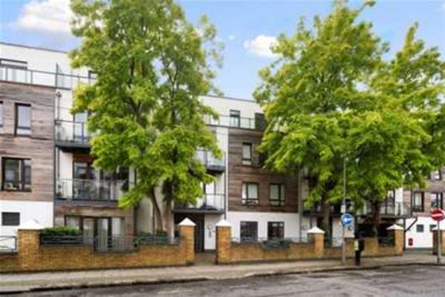  Image of 1 Bedroom Flat to rent at London, SW18 4BF