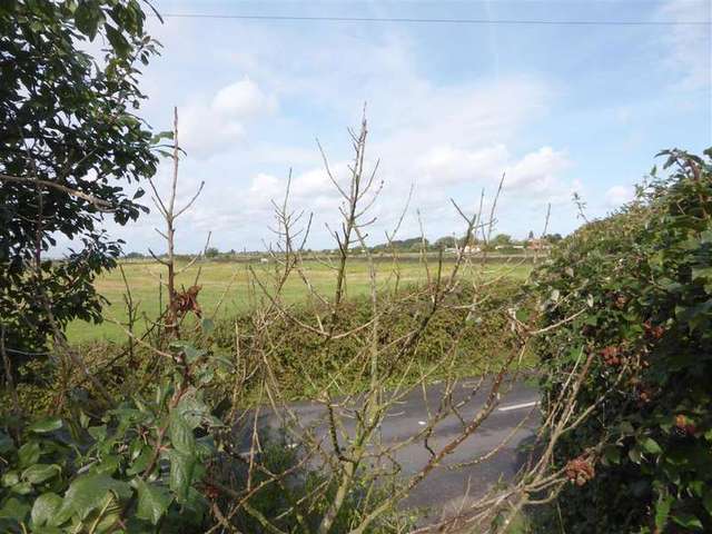  Image of 2 Bedroom Detached for sale at Seasalter Whitstable Whitstable, CT5 4BZ