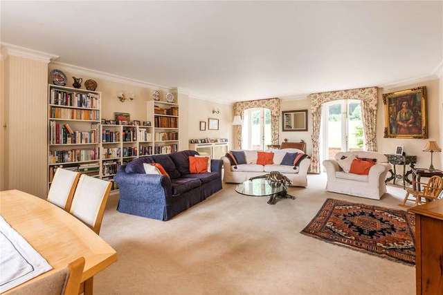  Image of 3 Bedroom Flat for sale at Wolfs Row Oxted Limpsfield, RH8 0QL