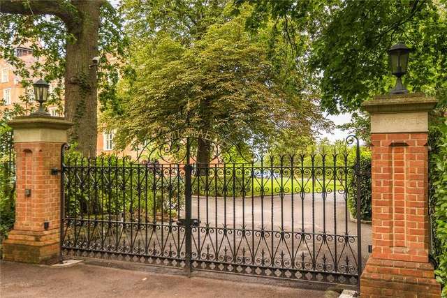  Image of 3 Bedroom Flat for sale at Wolfs Row Oxted Limpsfield, RH8 0QL