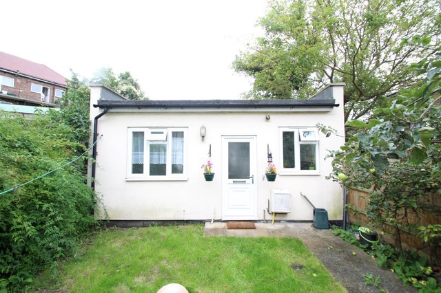  Image of 1 Bedroom Detached to rent at Croydon, CR0 1HH