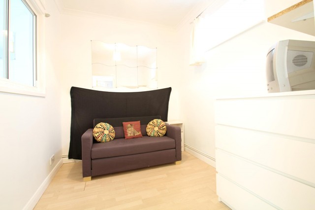  Image of 1 Bedroom Detached to rent at Croydon, CR0 1HH
