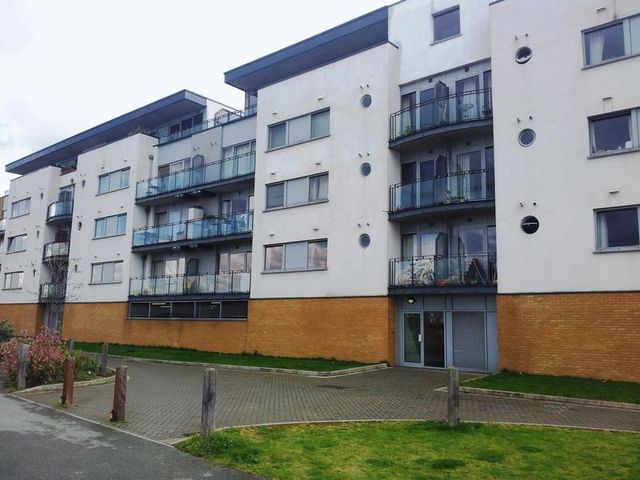  Image of 2 Bedroom Flat to rent at Strand House, Merbury Close Thamesmead London, SE28 0LU