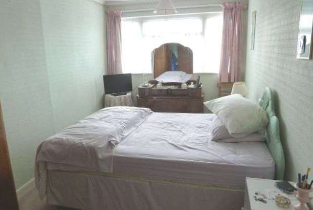  Image of 3 Bedroom End of Terrace for sale at Taplow, SL6 0LT