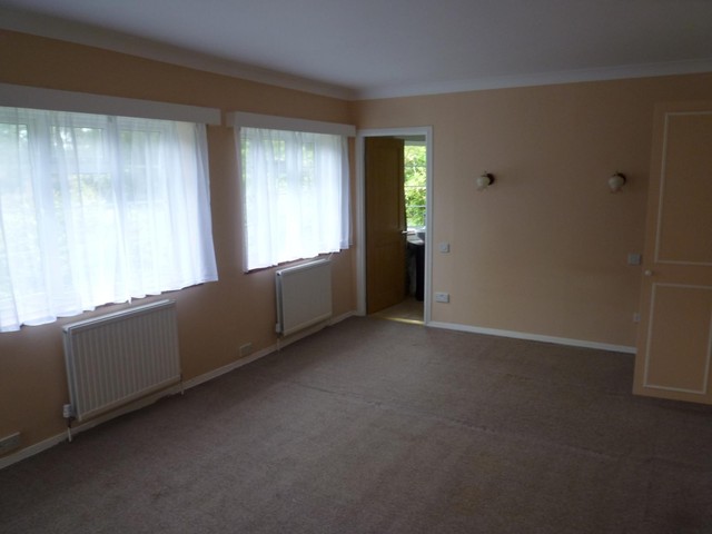  Image of 4 Bedroom Detached to rent at Craigweil  Bognor Regis, PO21 4DT