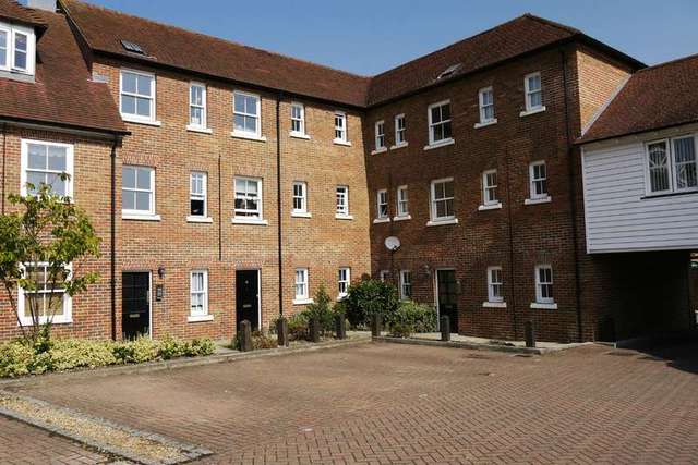  Image of 2 Bedroom Apartment to rent at Canterbury, CT2 8SD