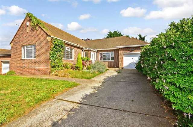  Image of 3 Bedroom Bungalow for sale at Gravesend Kent Gravesend, DA12 1PA