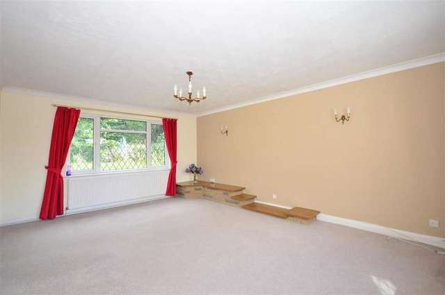  Image of 3 Bedroom Bungalow for sale at Gravesend Kent Gravesend, DA12 1PA