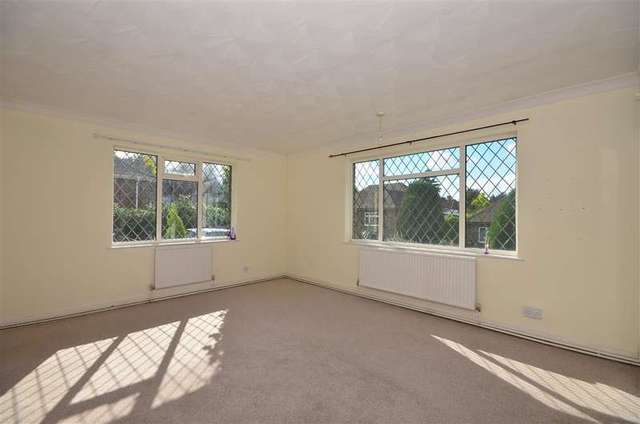  Image of 3 Bedroom Bungalow for sale at Gravesend Kent Gravesend, DA12 1PA