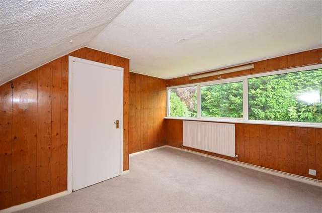  Image of 3 Bedroom Bungalow for sale at Gravesend Kent Gravesend, DA12 1PA