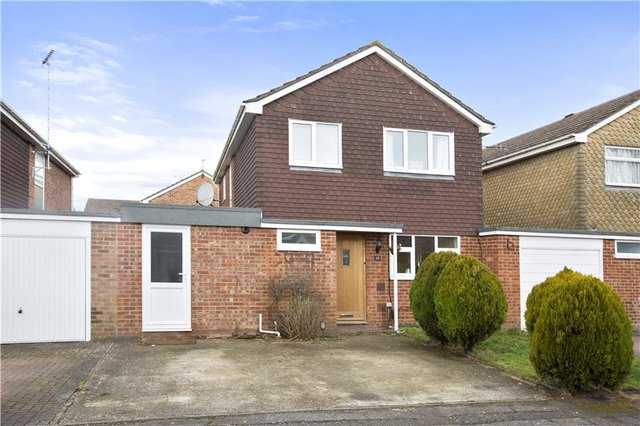  Image of 4 Bedroom Detached to rent at Maidenhead Berkshire Holyport, SL6 2YT