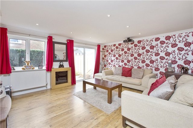  Image of 4 Bedroom Detached to rent at Maidenhead Berkshire Holyport, SL6 2YT