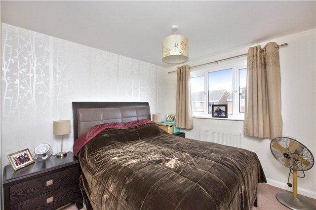  Image of 4 Bedroom Detached to rent at Maidenhead Berkshire Holyport, SL6 2YT