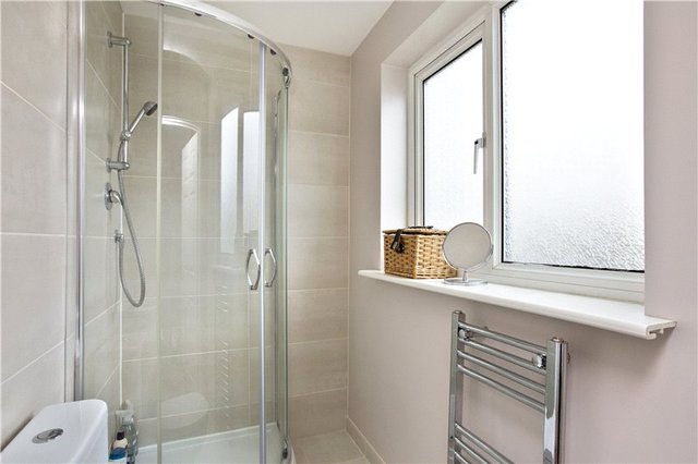  Image of 4 Bedroom Detached to rent at Maidenhead Berkshire Holyport, SL6 2YT