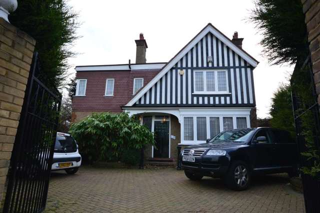  Image of 5 Bedroom Detached for sale at Upton Road  Bexleyheath, DA6 8LX