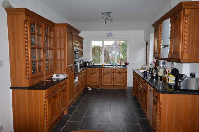  Image of 5 Bedroom Detached for sale at Upton Road  Bexleyheath, DA6 8LX