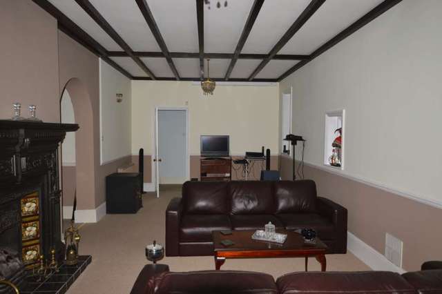  Image of 5 Bedroom Detached for sale at Upton Road  Bexleyheath, DA6 8LX