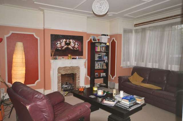  Image of 5 Bedroom Detached for sale at Upton Road  Bexleyheath, DA6 8LX