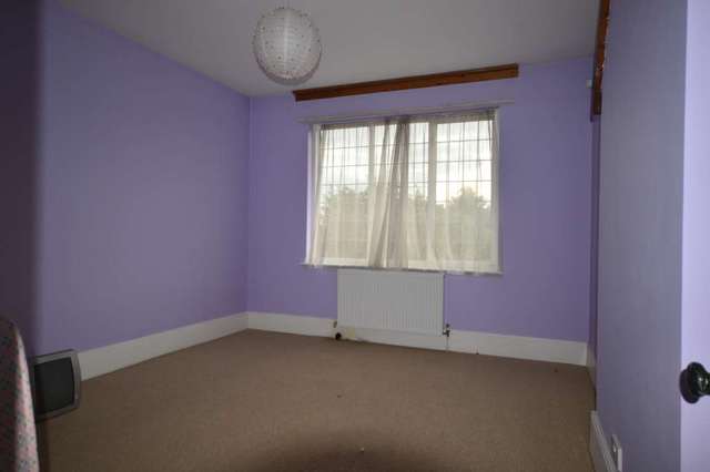 Image of 5 Bedroom Detached for sale at Upton Road  Bexleyheath, DA6 8LX