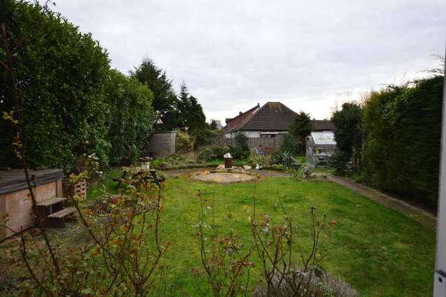  Image of 5 Bedroom Detached for sale at Upton Road  Bexleyheath, DA6 8LX