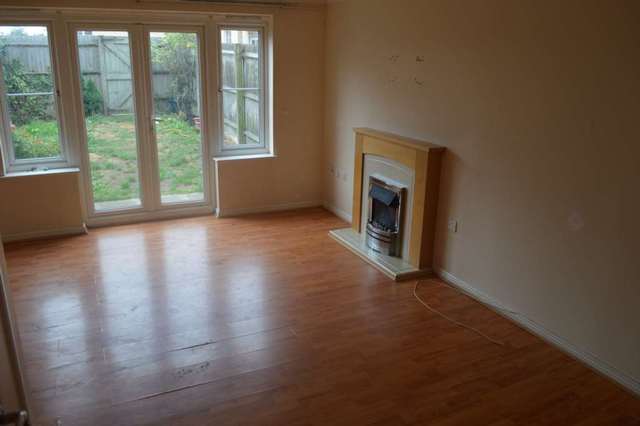  Image of 3 Bedroom Town House to rent at Victoria Road Southchurch Southend On Sea, SS1 2AE