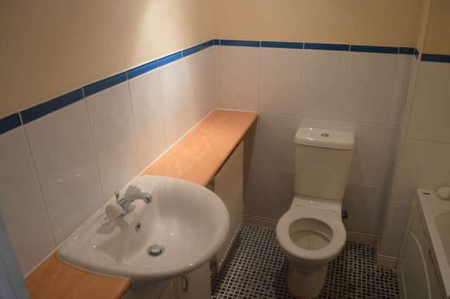  Image of 3 Bedroom Town House to rent at Victoria Road Southchurch Southend On Sea, SS1 2AE