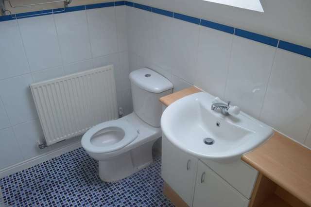  Image of 3 Bedroom Town House to rent at Victoria Road Southchurch Southend On Sea, SS1 2AE