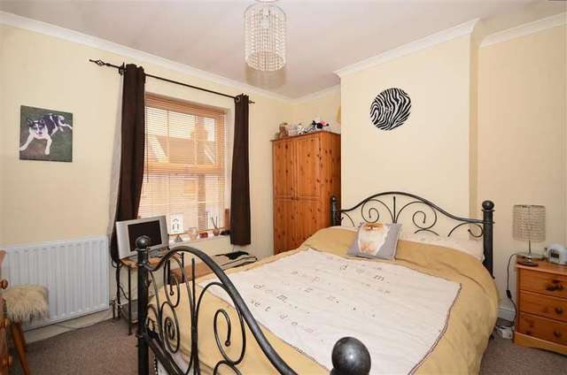  Image of 2 Bedroom Terraced for sale at Dartford Kent Dartford, DA1 1UA