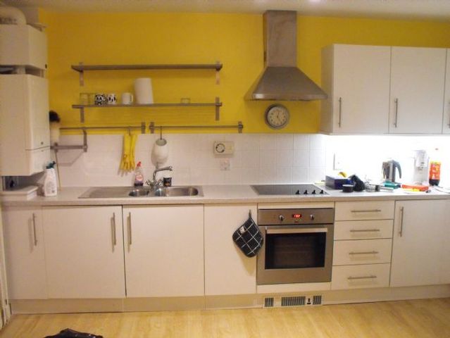  Image of 2 Bedroom Flat to rent at Stephenson Road  London, E17 7LE