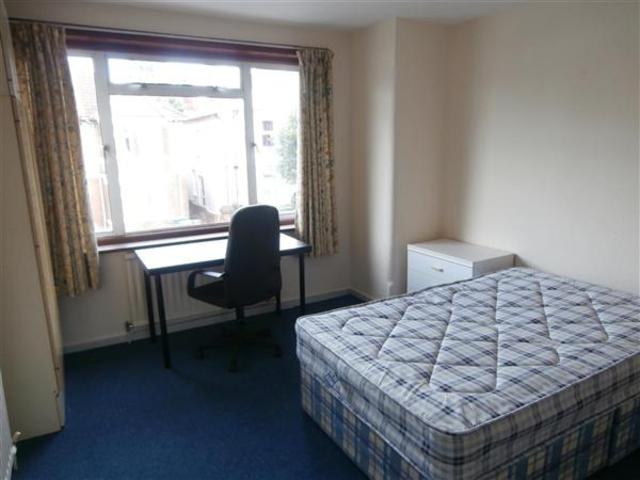  Image of 4 Bedroom Semi-Detached to rent at Shirley, SO15 2HH