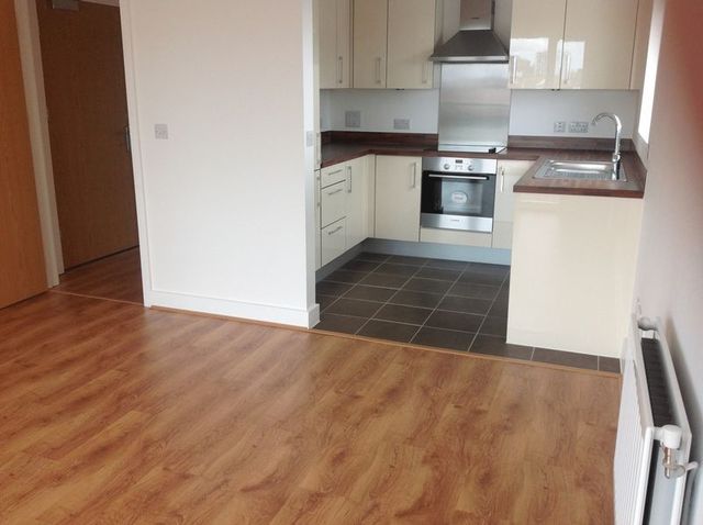  Image of 2 Bedroom Flat to rent at John Thornycroft Road  Southampton, SO19 9TW
