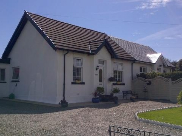  Image of 3 Bedroom Semi-Detached for sale at Main Road  Sandbank, PA23 8QS