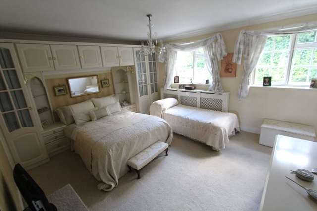  Image of 2 Bedroom Mews for sale at Lydiat Lane Alderley Edge Wilmslow, SK9 7HB