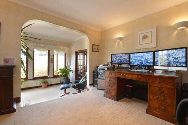  Image of 4 Bedroom Bungalow for sale at Biggar, ML12 6NS