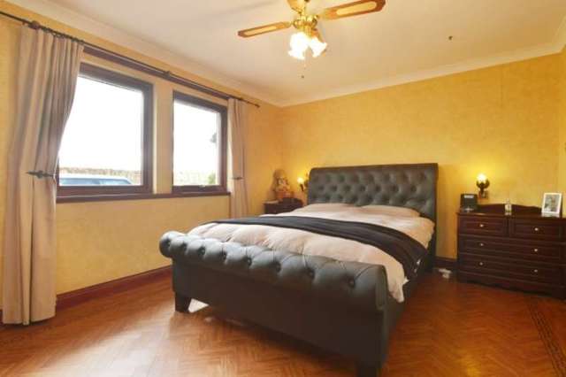  Image of 4 Bedroom Bungalow for sale at Biggar, ML12 6NS